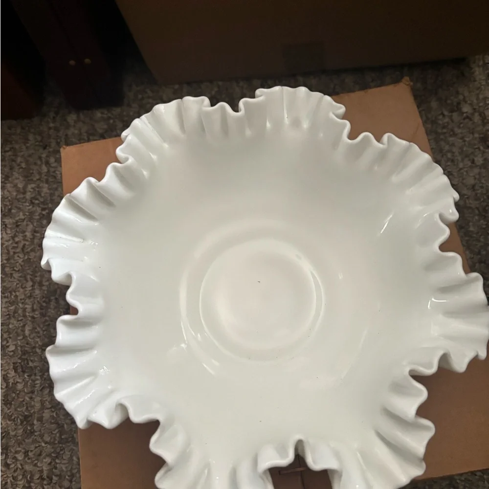 Elegant White Ruffled Edge Serving Bowl - Picture 7 of 7